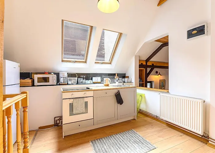 Castelului - Casa Aeon *